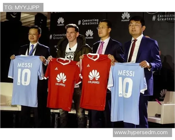 足坛巨星同志精神风采与绿茵场传奇故事的深度剖析